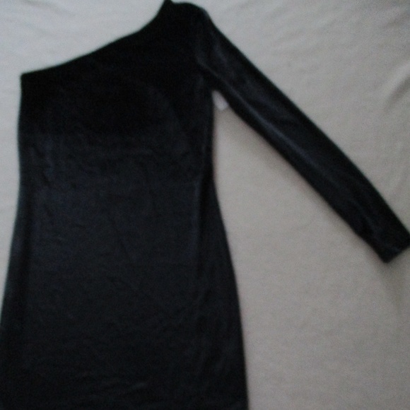 mac & jac Dresses & Skirts - Mac & Jac Women Dress S Black One Shoulder Velour